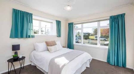 Spacious Three Bedroom Home - Photo 2