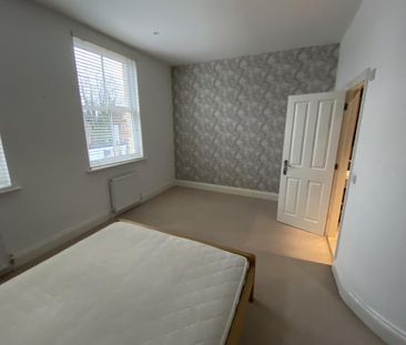 4 bedroom semi-detached house to rent - Photo 4