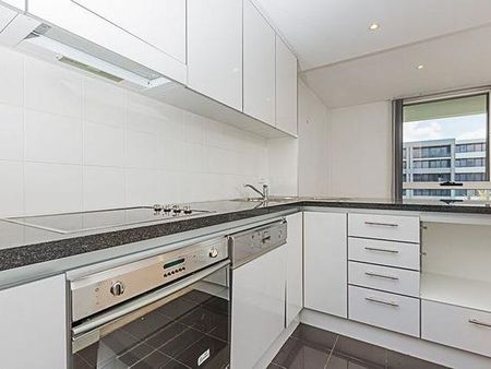 One Bedroom in Landmark! - Photo 3