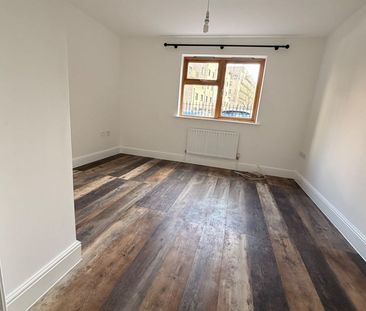 1 Bed Flat, Cooke Street, IG11 - Photo 2