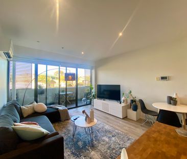 Huge 1 bedroom PLUS STUDY in a convenient location! - Photo 4