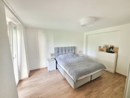Appartement lumineux de 2,5 pièces au rez-de-chaussée dans un emplacement central à Granges - Photo 3