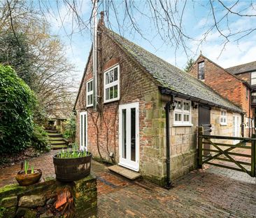 A distinctive and charming 18th century stable conversion - Photo 1
