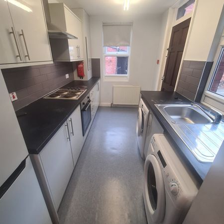 3 Bed - 19b Winston Gardens, Headingley, Leeds - LS6 3LA - Student - Photo 4