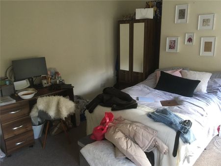 27 Wentworth Street, Huddersfield, HD1 - Photo 4