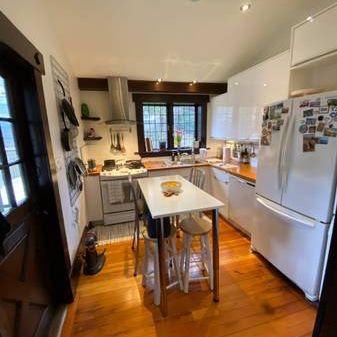 Kitsilano 2 bed (1 bdrm, 1 office) 1 bath furnished sublet - Photo 1