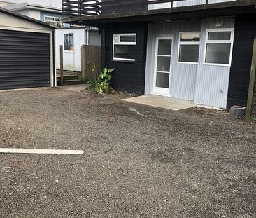 Fully upgraded beautiful 1 bedroom flat - Photo 1