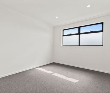 Brand New with 3 Bathrooms! - Photo 6