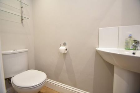 4 bedroom terraced house to rent - Photo 2