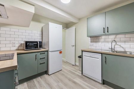 1 bedroom in a house share to rent - Photo 2