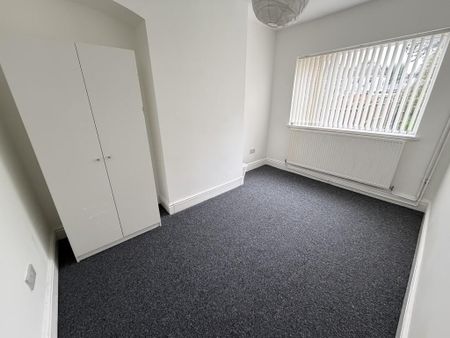 3 bedroom semi-detached house to rent - Photo 3