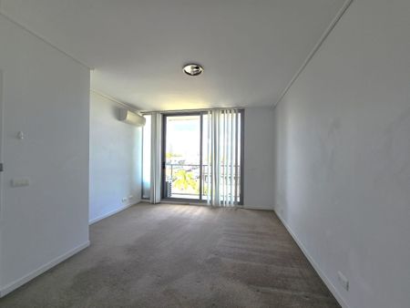 SPACIOUS & CONVENIENT TWO BEDROOMS APARTMENT + ONE STUDY ROOM - Photo 2