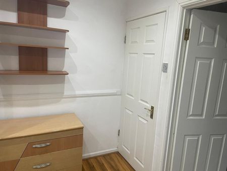 Room in a Shared House, Layfield Crescent, NW4 - Photo 2
