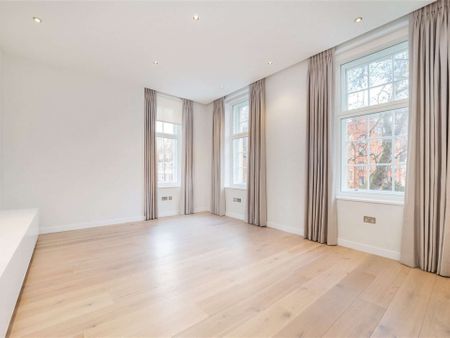 A bright and modern, two-bedroom, two-bathroom apartment situated in a prime Chelsea location just moments from all the local amenities of the Kings Road. - Photo 2