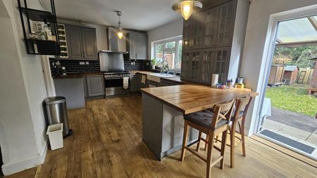 4 bedroom semi-detached house to rent - Photo 3