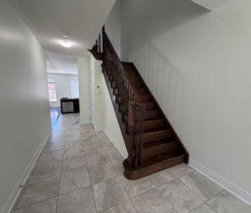 For Lease - 3041 Hibiscus Gardens, Oakville, Ontario - Photo 3