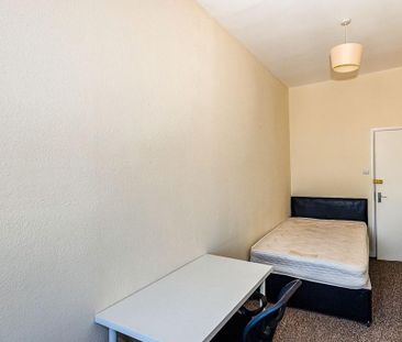 4 bedroom apartment to rent - Photo 5