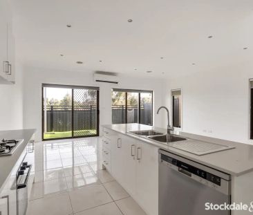 8 Burrows Place, Craigieburn VIC 3064 - Photo 2