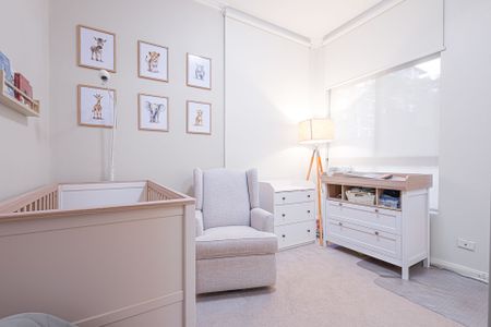 Waterside 2 bedroom apartment with yard- Steps from the Train Station - Photo 5