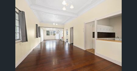 3 bedroom home with sleepout and large yard in perfect location - Photo 3