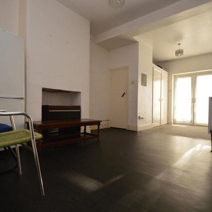 3 bedroom end of terrace house to rent - Photo 1