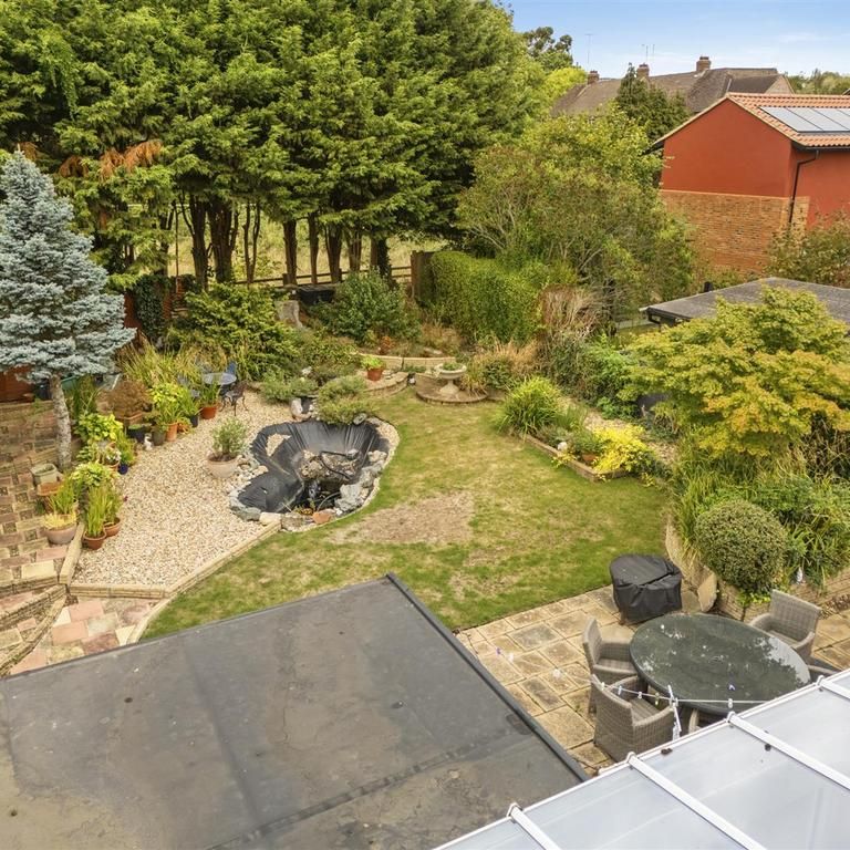 4 bedroom detached house to rent - Photo 1