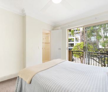 Dual Level Spacious Apartment In Convenient Location - Photo 5