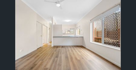 Spacious Townhouse - Photo 2