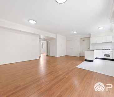 Modern 2-Bedroom Apartment in a Prime Liverpool Location - Photo 3