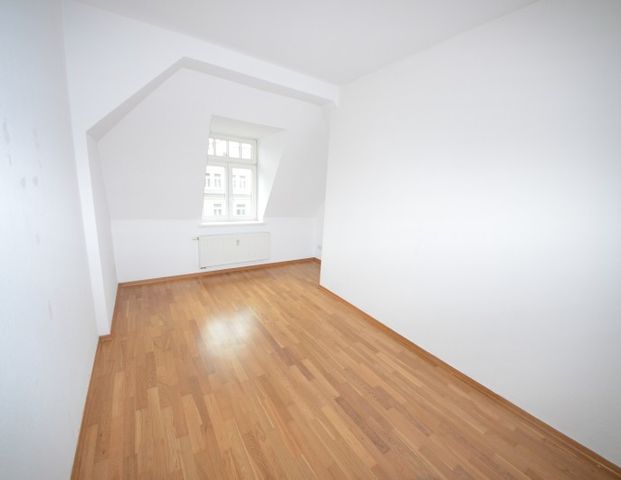 Sanierte Altbauwohnung im Dachgeschoss mit Loggia und Parkettboden ! - Photo 1