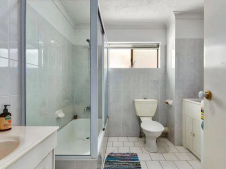 “Spacious Apartment in Leafy Highgate Hill!” - Photo 5