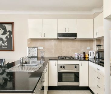 Stylish Modern Apartment in Great Location - Photo 3