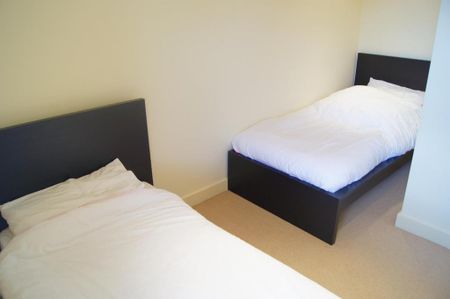 2 bedroom flat to rent - Photo 2