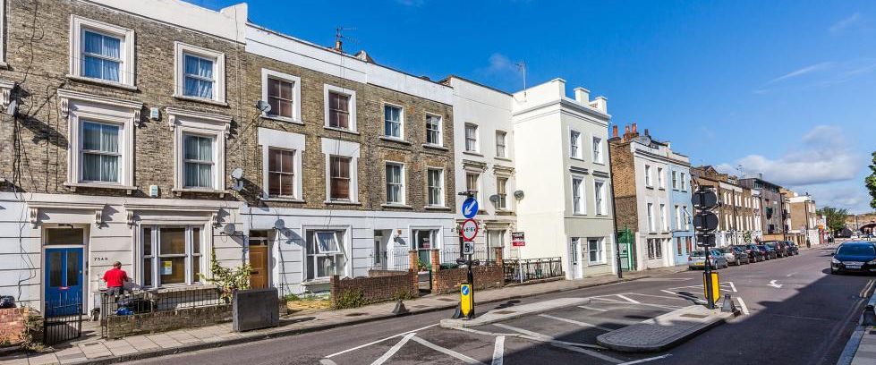 Modern split level 3 bed within a period house by tube & shops - Photo 1