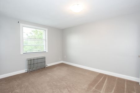 Spacious 2-Bedroom Apartment with Balcony, Laundry, and Parking! - Photo 4