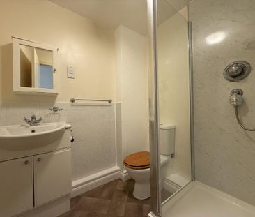 2 bedroom ground floor flat to rent - Photo 3