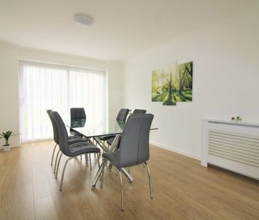 3 bed Semi-detached in Gloucester Gardens , Cockfosters, EN4 0QP - Photo 4