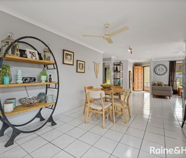 MODERN FOUR BEDROOM HOME IN THE HEART OF GLADSTONE! - Photo 1