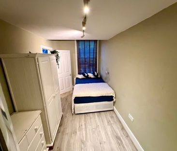 Studio Flat, Lena Gardens, W6 - Photo 2