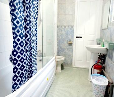 Room in a Shared Flat, London, E14 - Photo 5