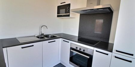 Appartement te huur in Ukkel voor € 1.380 met 2 slaapkamers - Photo 3