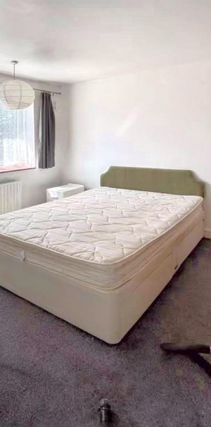 Room in a Shared Flat, Monclar Road, SE5 - Photo 1