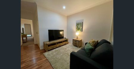 HIGH END TOWNHOUSE: CENTRAL LOCATION, FULLY FURNISHED & QUALITY FIT OUT - Photo 2