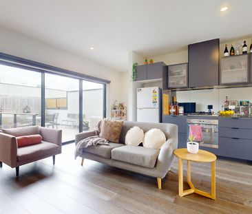 Sleek, Spacious & Convenient - Photo 3