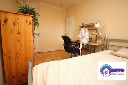 4 bedroom flat to rent - Photo 3