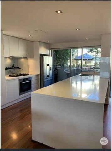 East Perth - Photo 2