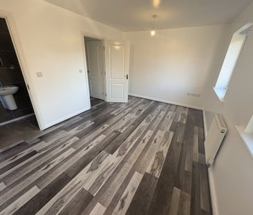 4 bedroom semi-detached house to rent - Photo 5