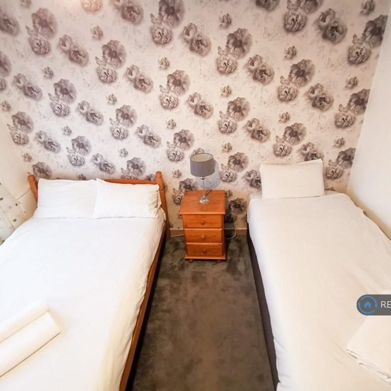 3 bedroom flat to rent - Photo 1