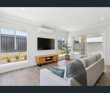 4 BEDROOM HOME WITH 3 ENSUITE BATHROOMS - Photo 1