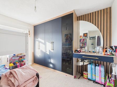 Gloucester Crescent, Staines-upon-Thames, Surrey,TW18 - Photo 3